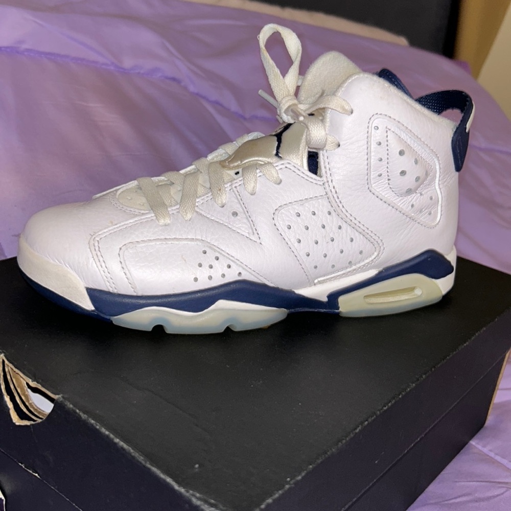 Midnight Navy Jordan 6